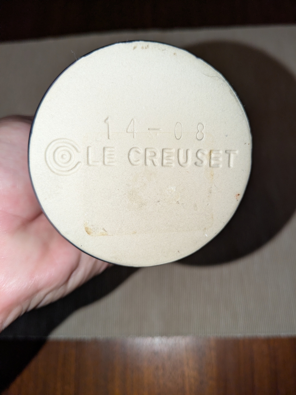 Le Creuset Stoneware Oil Dispenser Cassis Purple Color & Embossed Huile d'olive - Picture 7 of 9